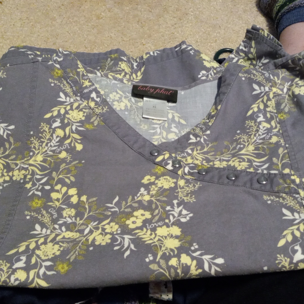 Scrub tops - Picture 4 of 4